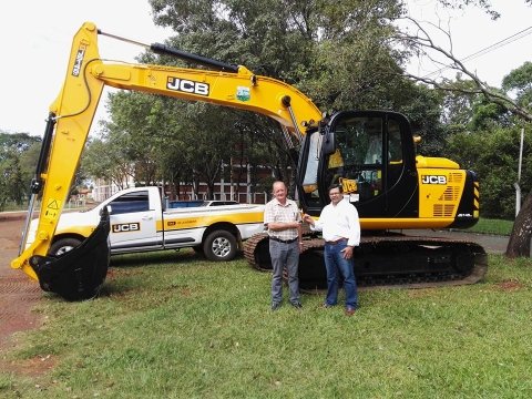 Entrega de Excavadora Tipo Oruga